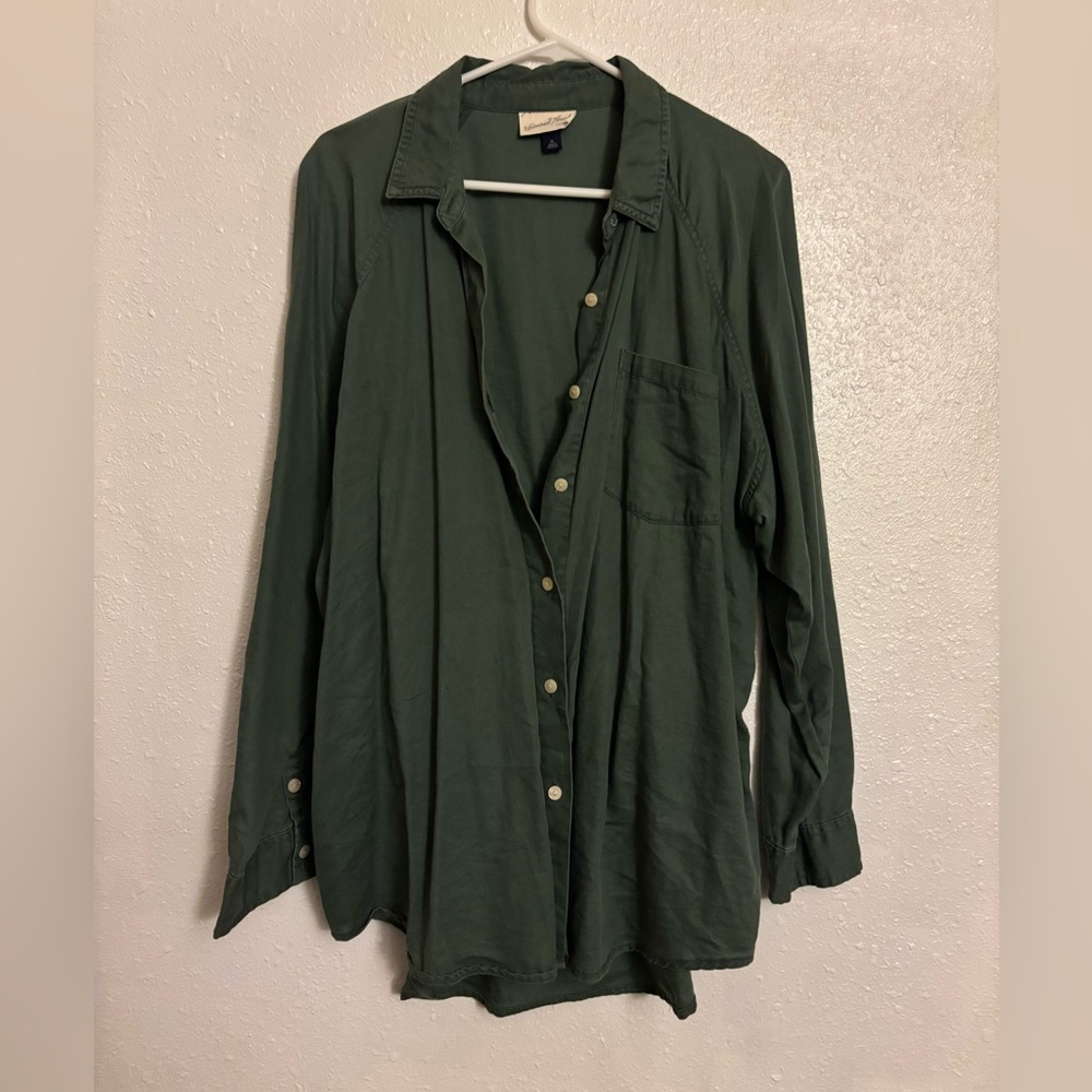 Universal Thread green long sleeve button-up top (Size XL)